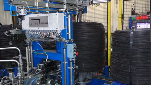 بسته بندی لوله های فلزی با تسمه